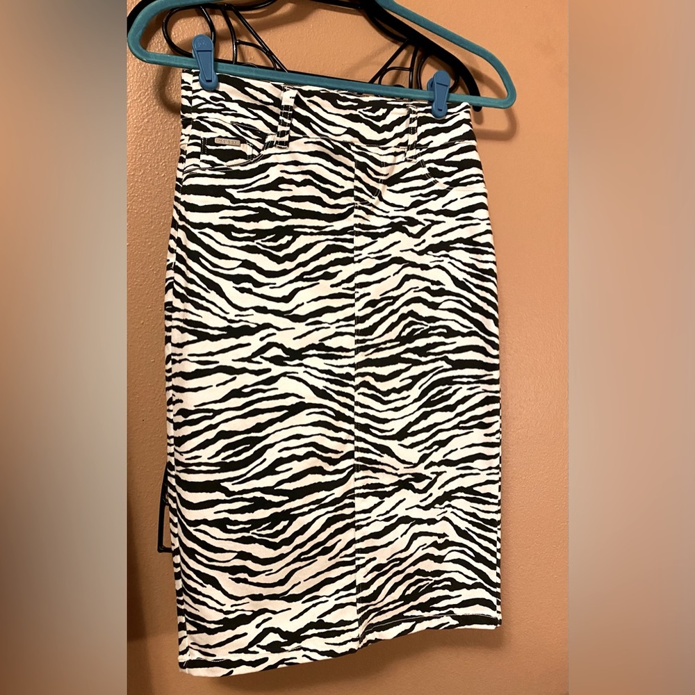 Steez black and white zebra print pencil skirt with belt loops